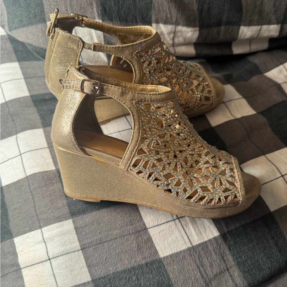 Elegant Gold Wedge Sandals for Women